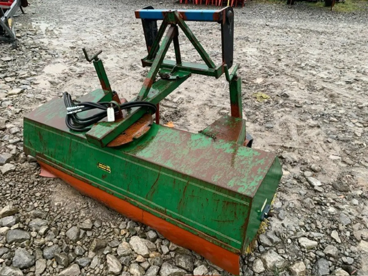 SUTON 1.8M HYD DRIVE BRUSH, SUIT HANDLER - Image 2