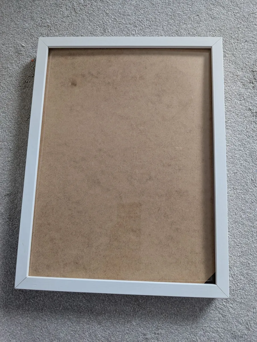 White RIBBA photo frame