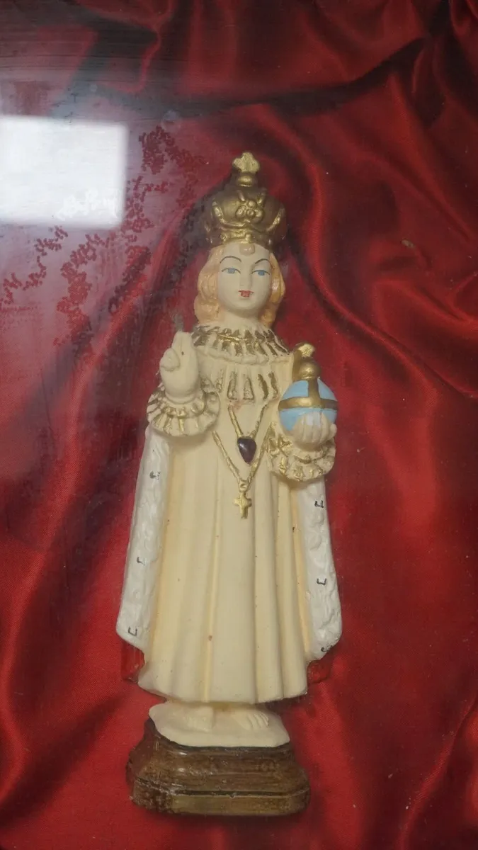 Vintage Child of Prague Framed Wall Shrine - Image 2