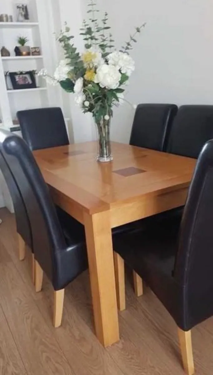 Gorgeous Extendable Dining Table
