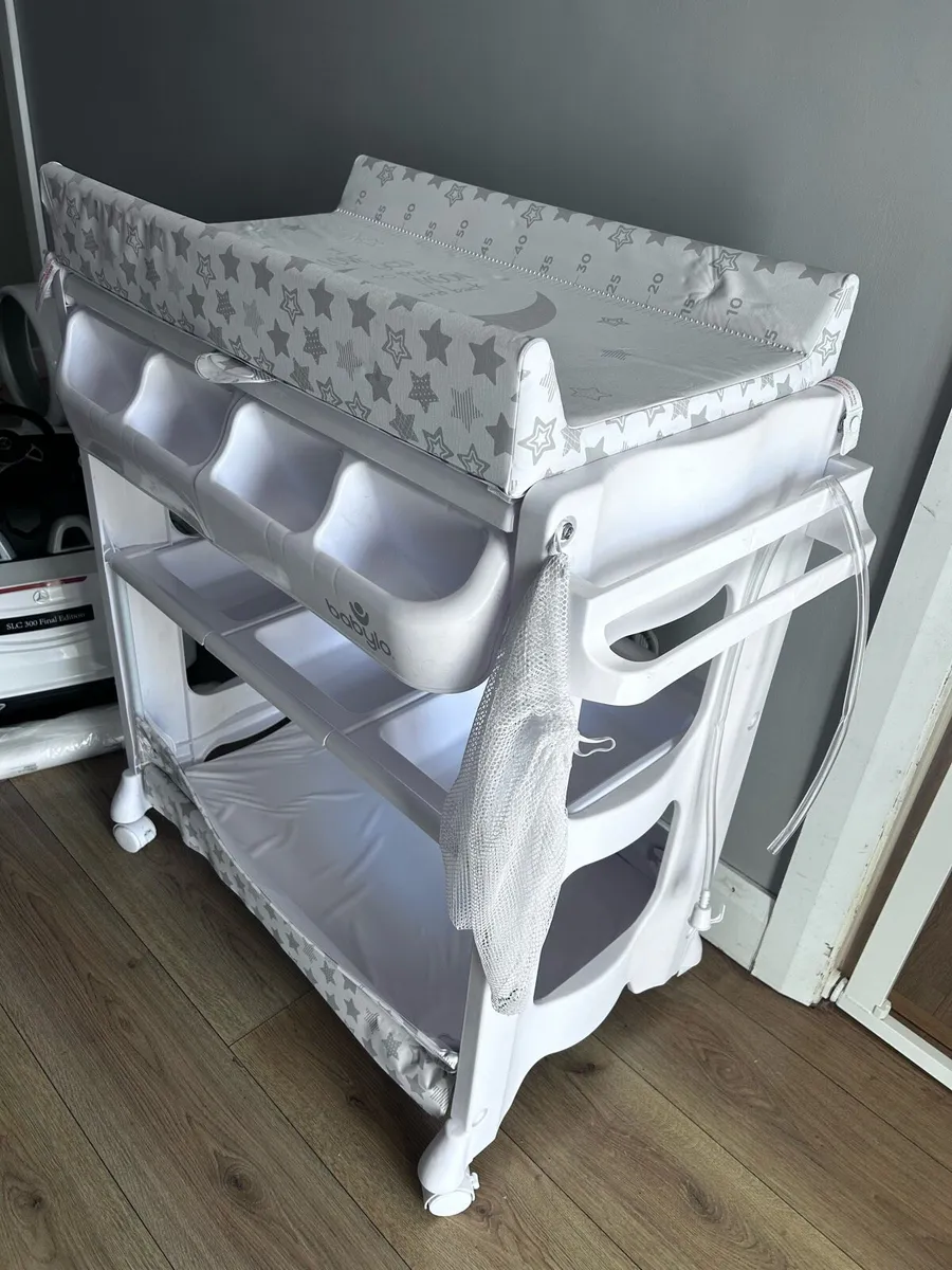 Baby changing unit - Image 1