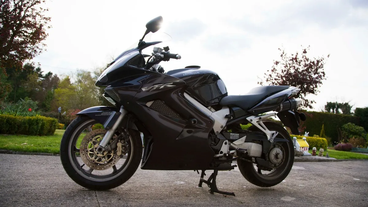 Honda VFR800 V-Tech - Image 3