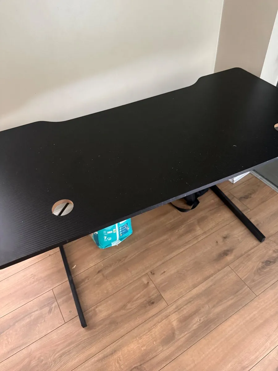 Gaming table and chair - Image 4