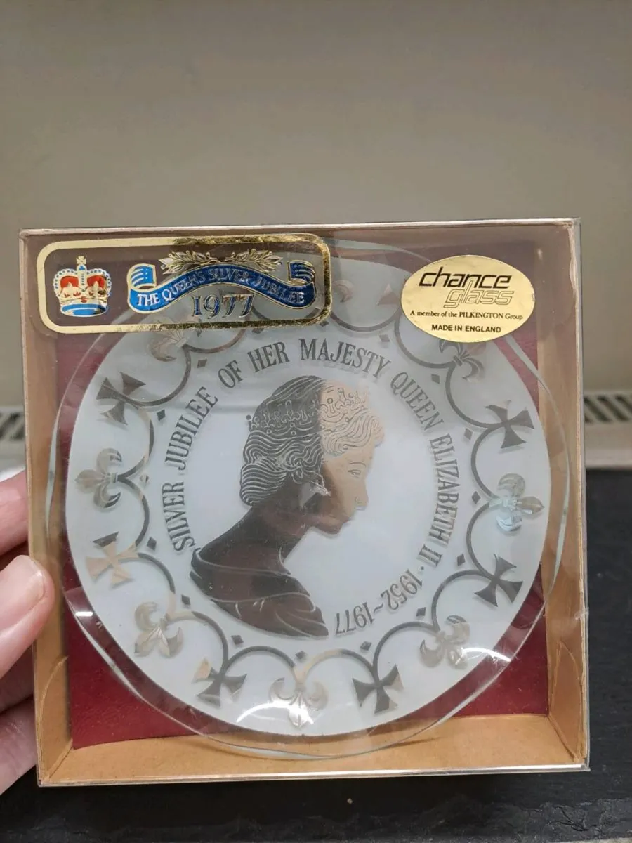 Vintage 1977 Queen Elizabeth II Silver Jubilee - Image 1