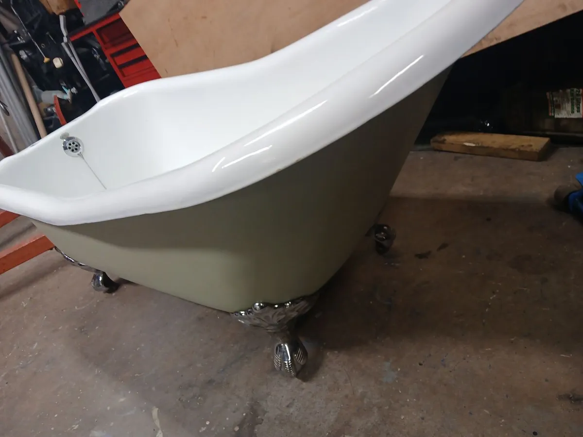 Cast iron slipper bath & taps - Image 3