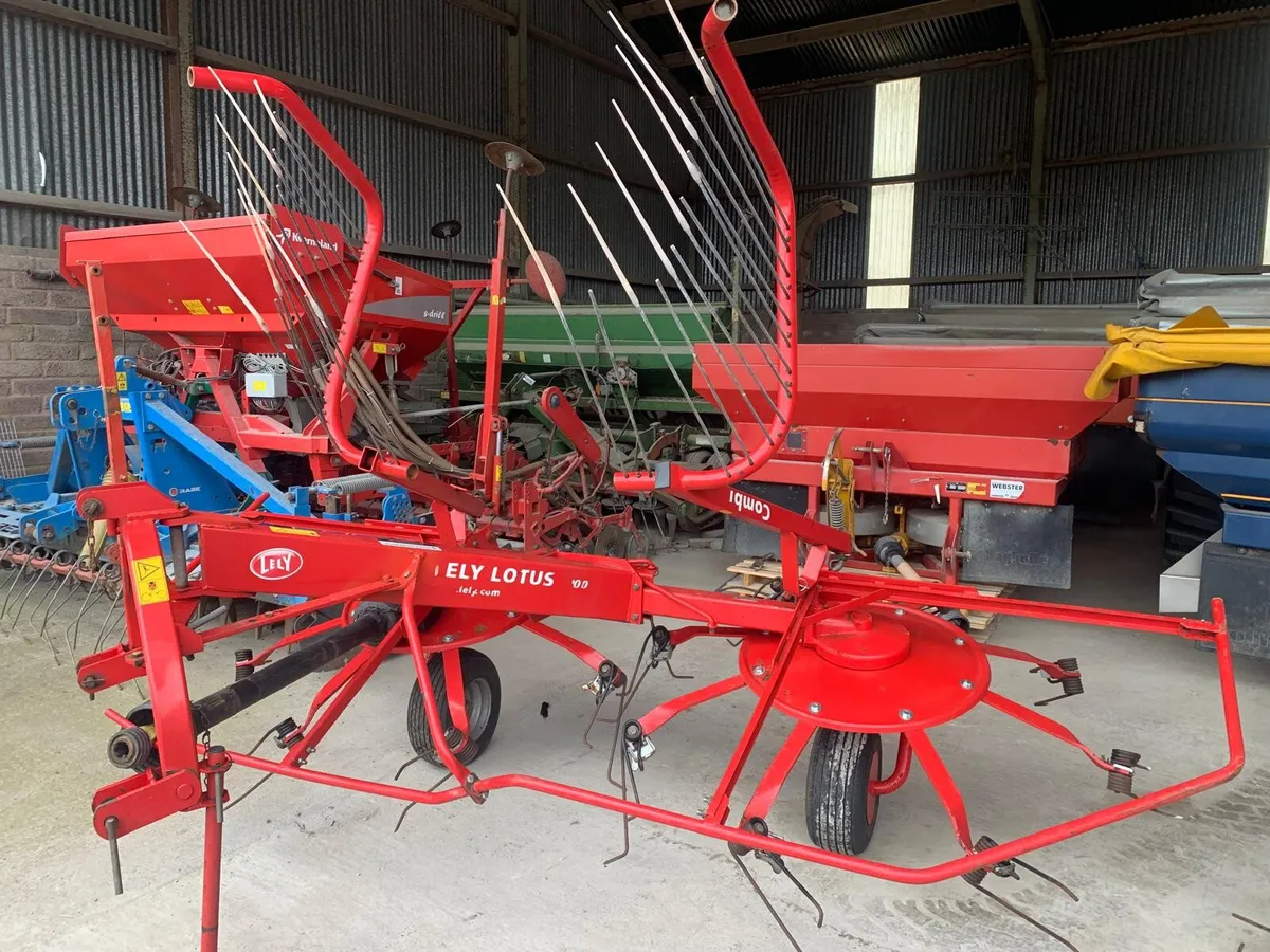 LELY LOTUS 300 COMBI, AS NEW - Image 2