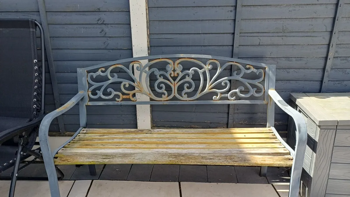 Bench free to take away