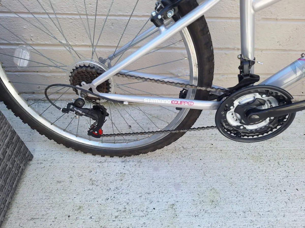 Teenage girls bike - Image 3