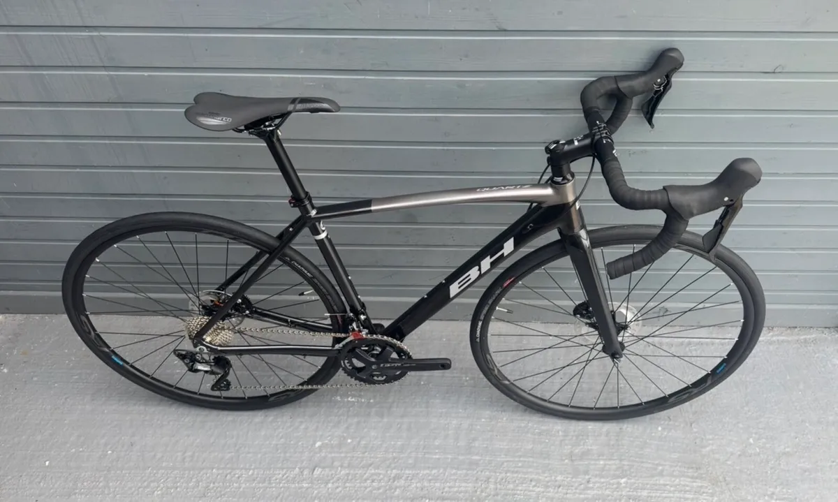 BH Quartz 1.5 Shimano 105 Road Bike - Image 1