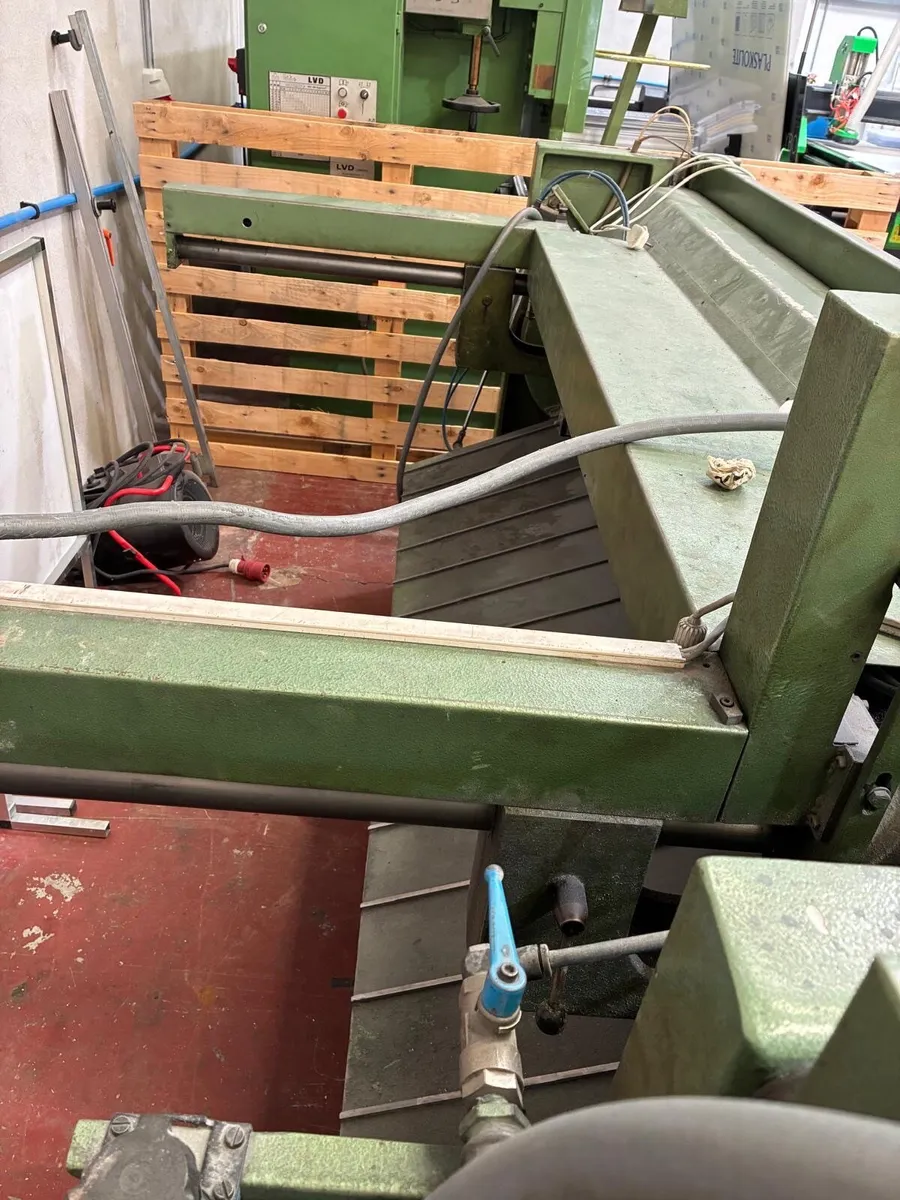 Guillotine - Image 2
