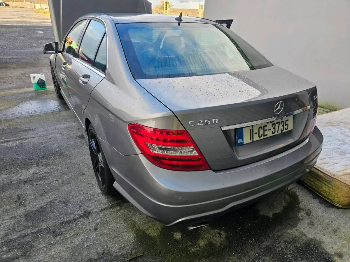 2012 mercedes w204 - Image 1