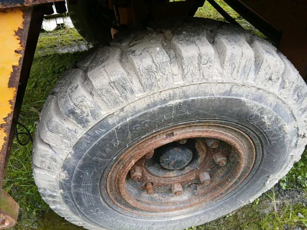 Forklift - Image 4