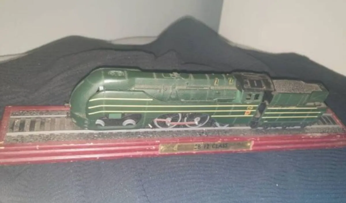3 VINTAGE LOCOMOTIVE 🚂 DISPLAY MODELS FOR SALE - Image 2