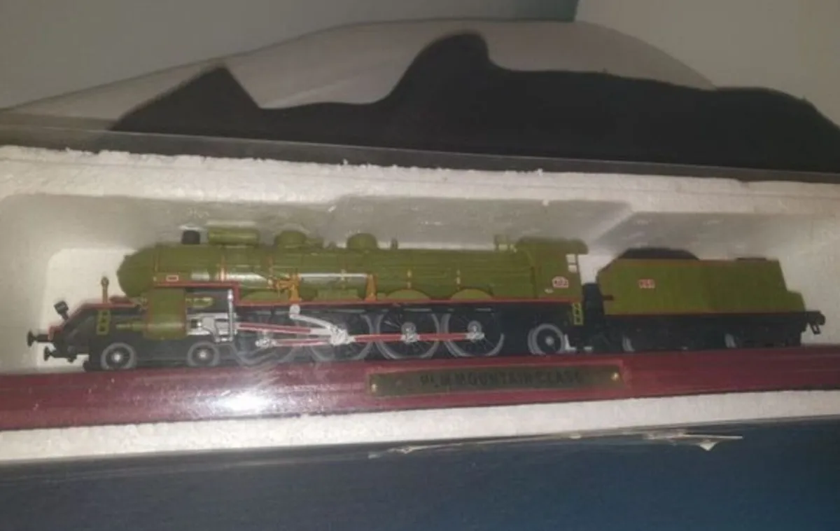3 VINTAGE LOCOMOTIVE 🚂 DISPLAY MODELS FOR SALE - Image 3