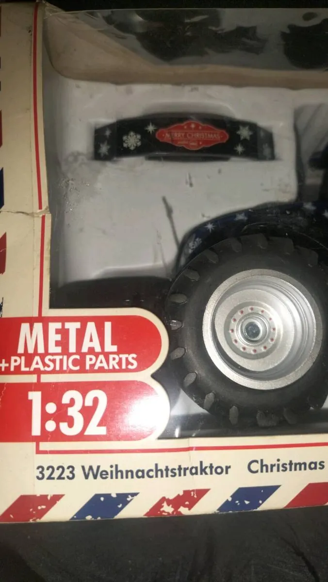 XMAS TRACTOR DIECAST MODEL FOR SALE - Image 4