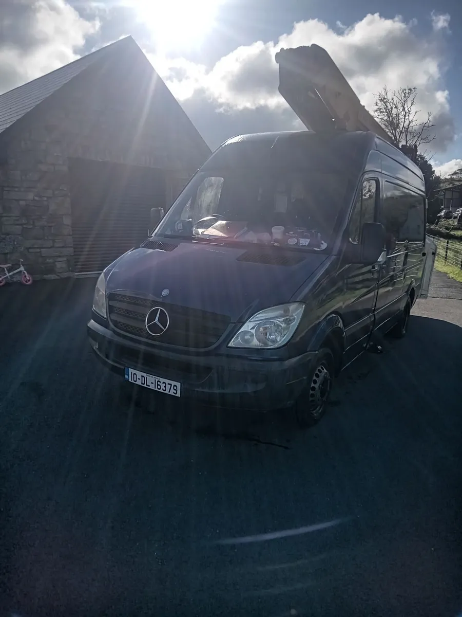 Mercedes cherry picker - Image 4