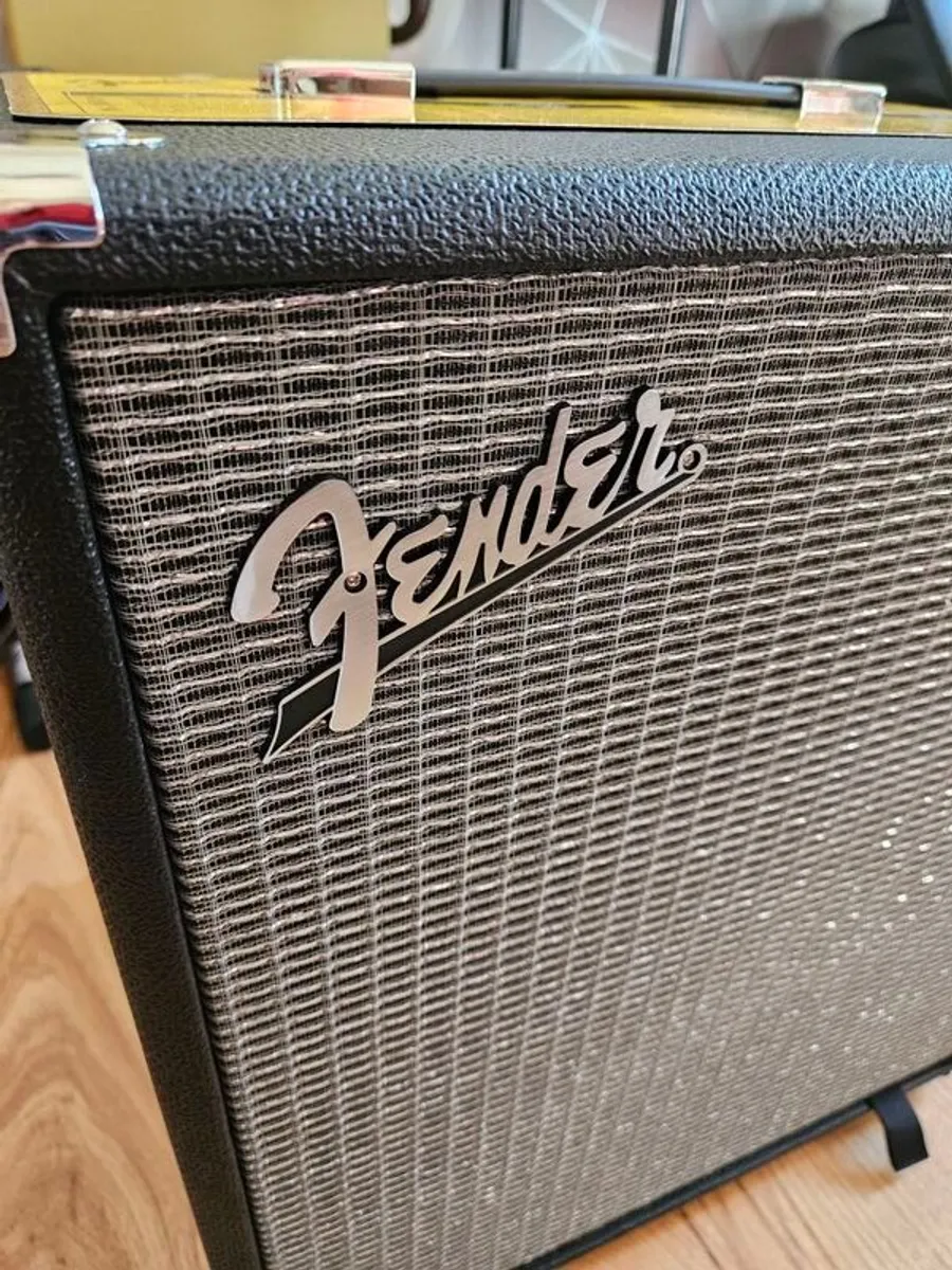 Fender Rumble 100 V3 Bass Combo - Image 2