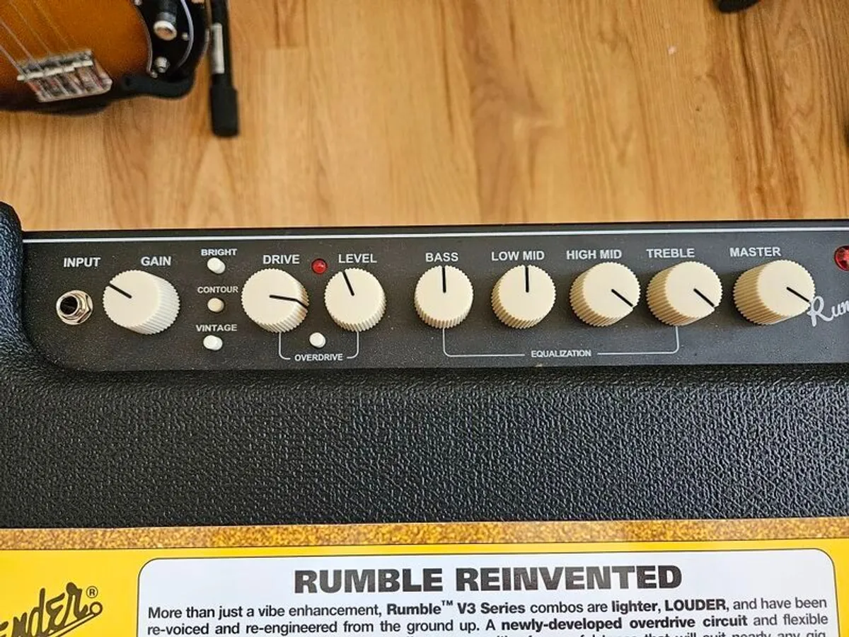 Fender Rumble 100 V3 Bass Combo - Image 4