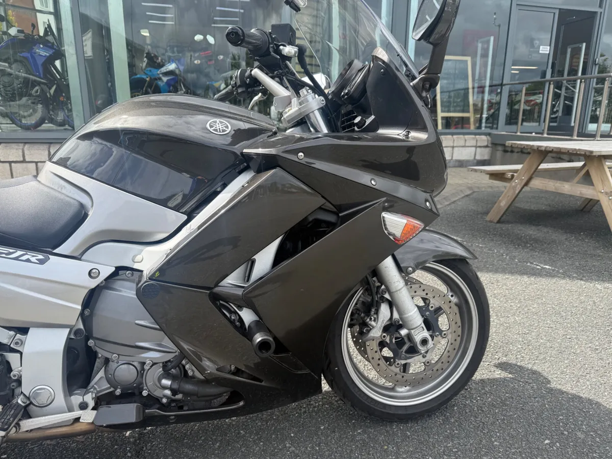 2011 Yamaha FJR 1300 - Image 2