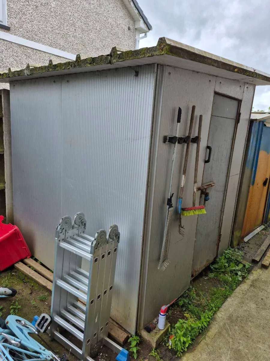 Selfmade shed , thick walls - Image 1