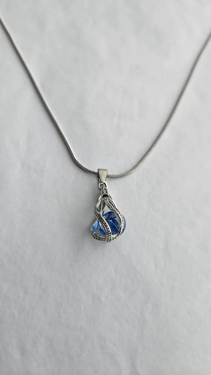 Chain and pendent - Image 3
