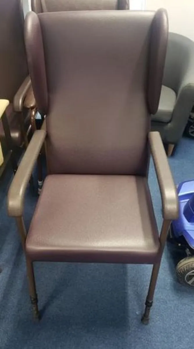 Orthopaedic (hip) chair - Image 1