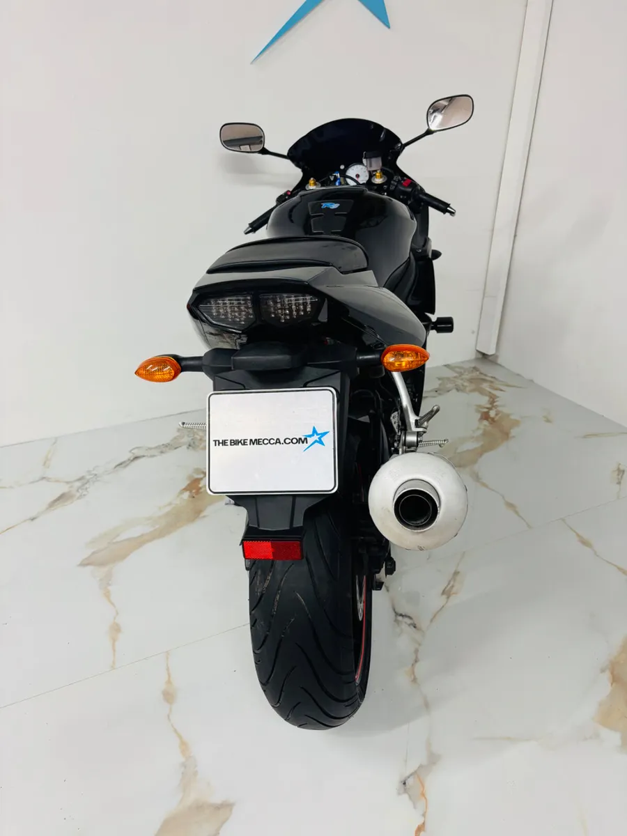 YAMAHA YZF R6 2006 - Image 2