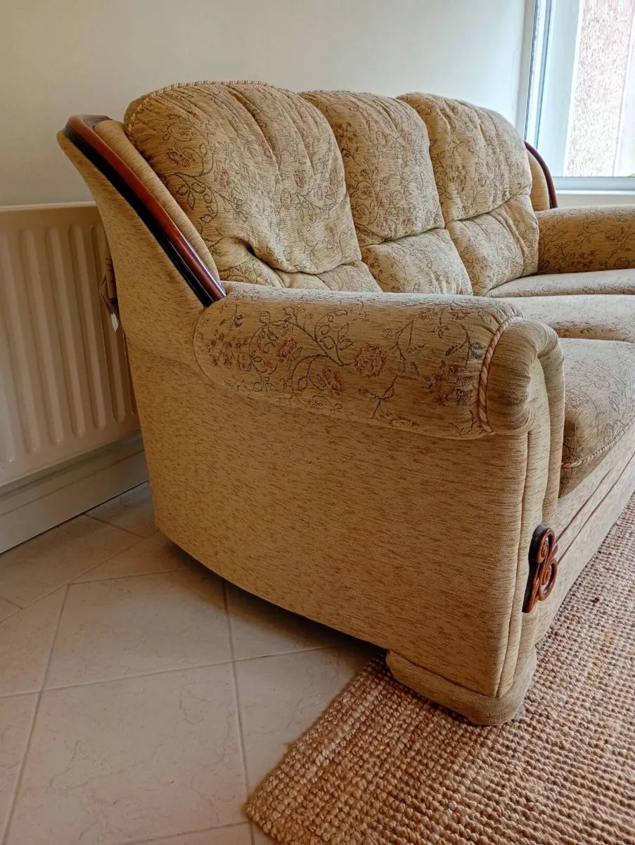Traditional style 3-seater sofa - Image 2