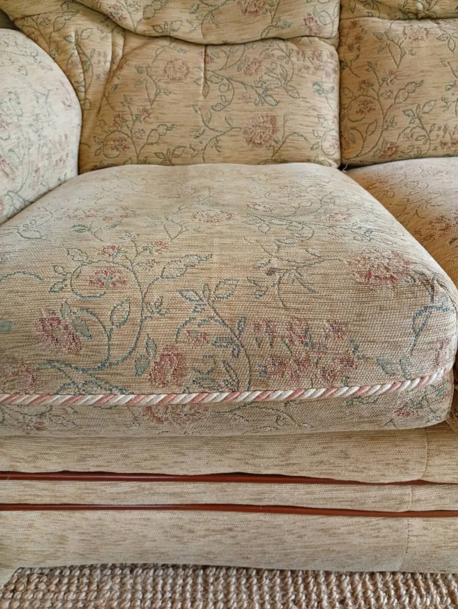 Traditional style 3-seater sofa - Image 4