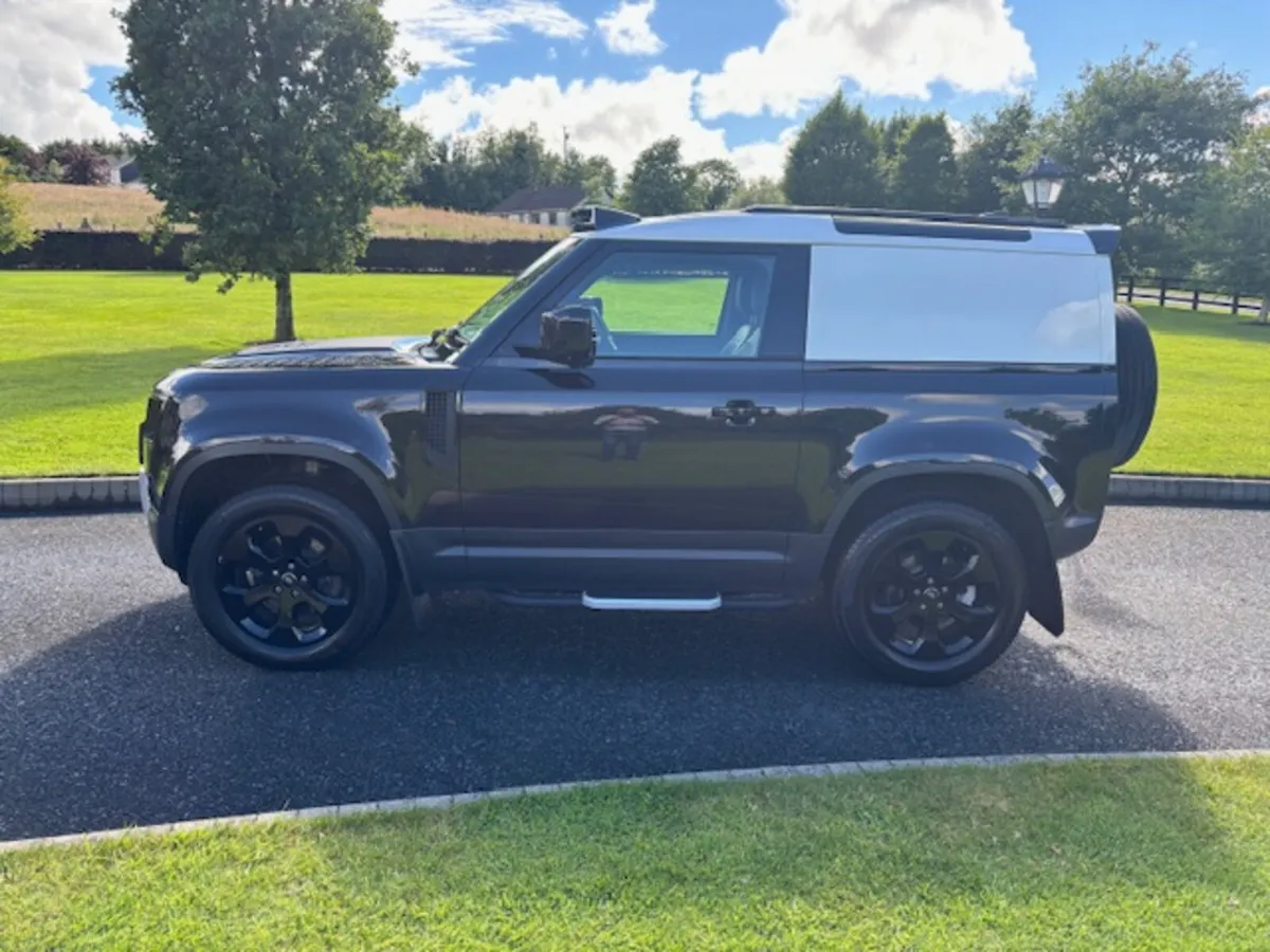 Land Rover Defender 2022 - Image 4