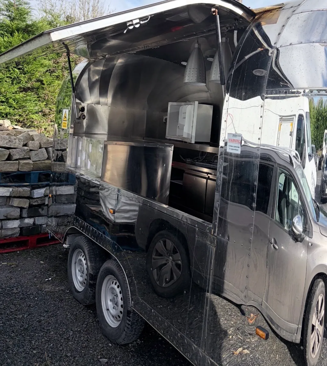 Airstream Catering trailer - Image 1