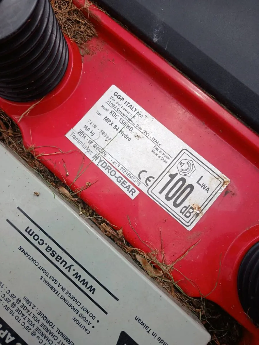 Castlegarden hydrostatic 150 Breaking for parts - Image 3
