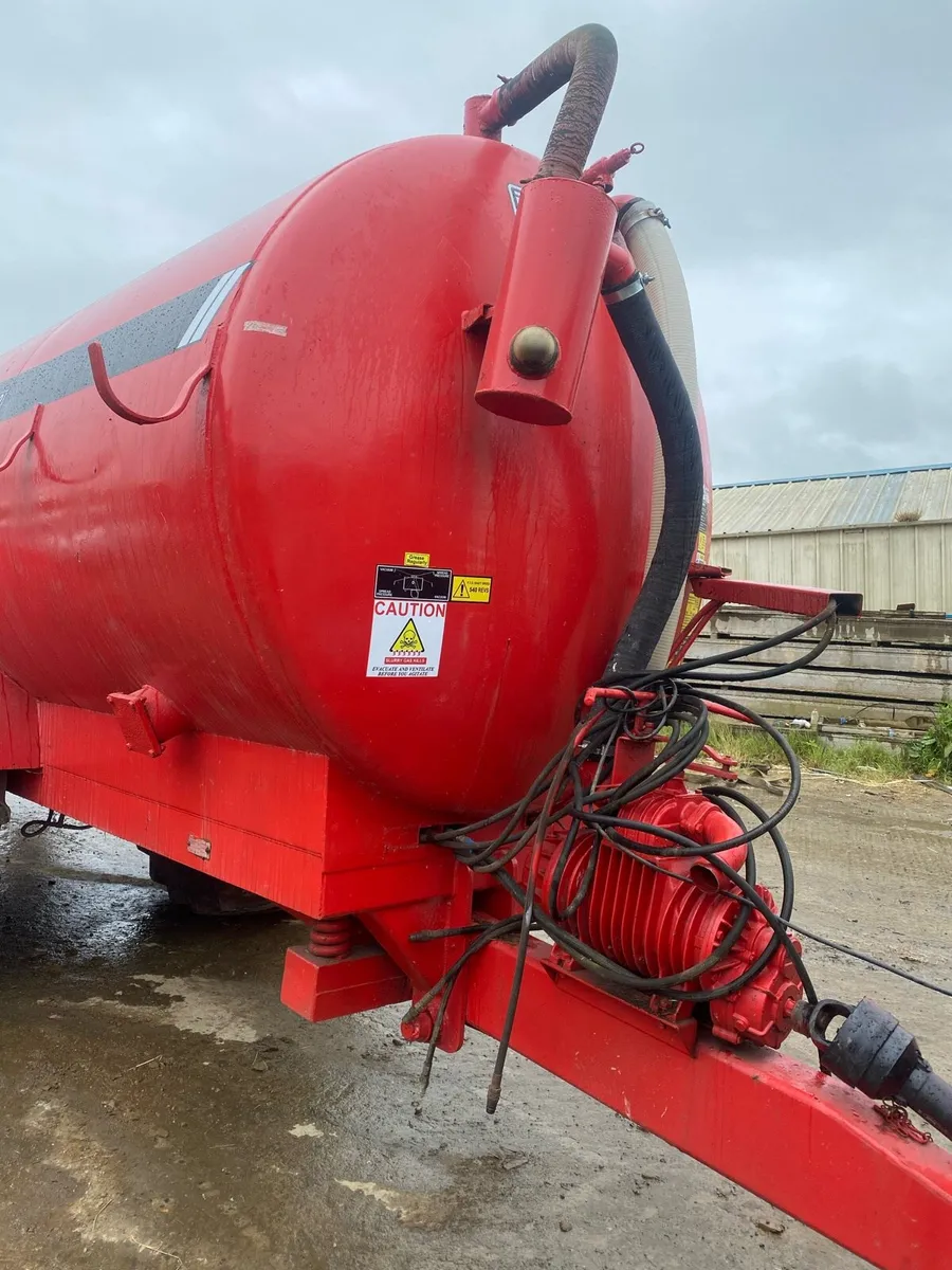 2500 gallon HiSpec tanker - Image 3