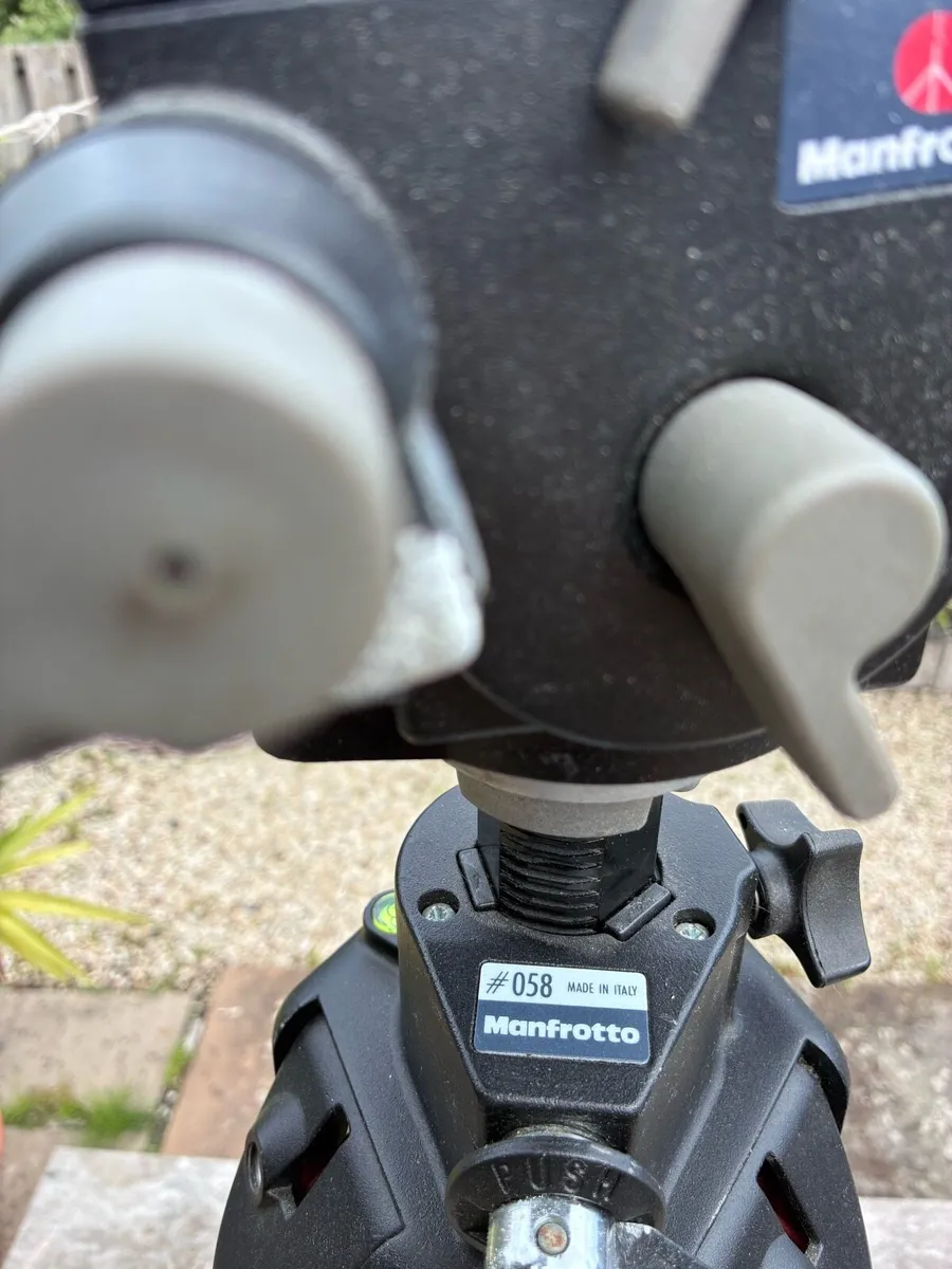 Manfrotto 058B fluid head camera tripod - Image 2