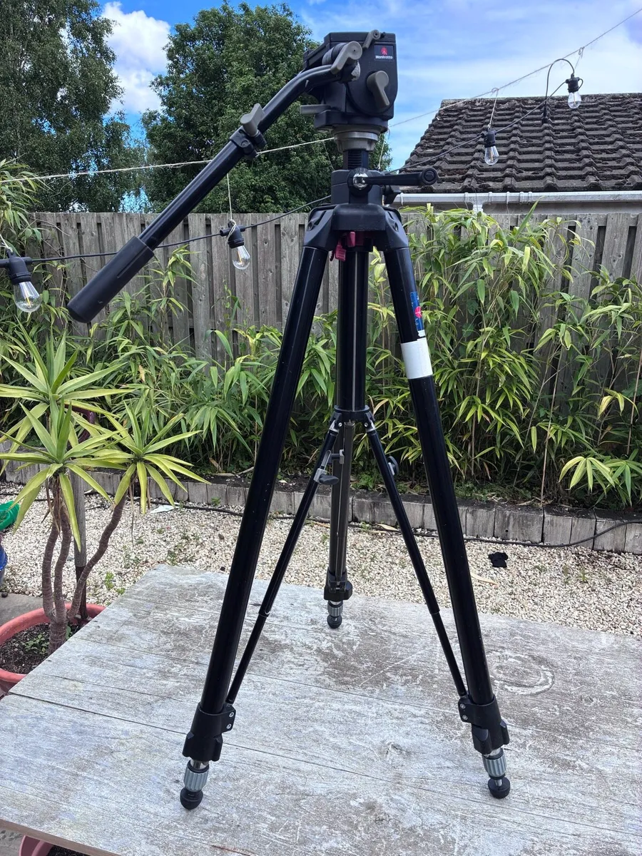 Manfrotto 058B fluid head camera tripod - Image 1