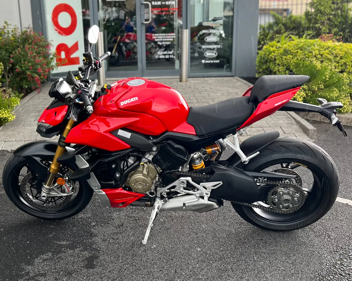 DUCATI STREETFIGHTER V4 S €399 per month - Image 3