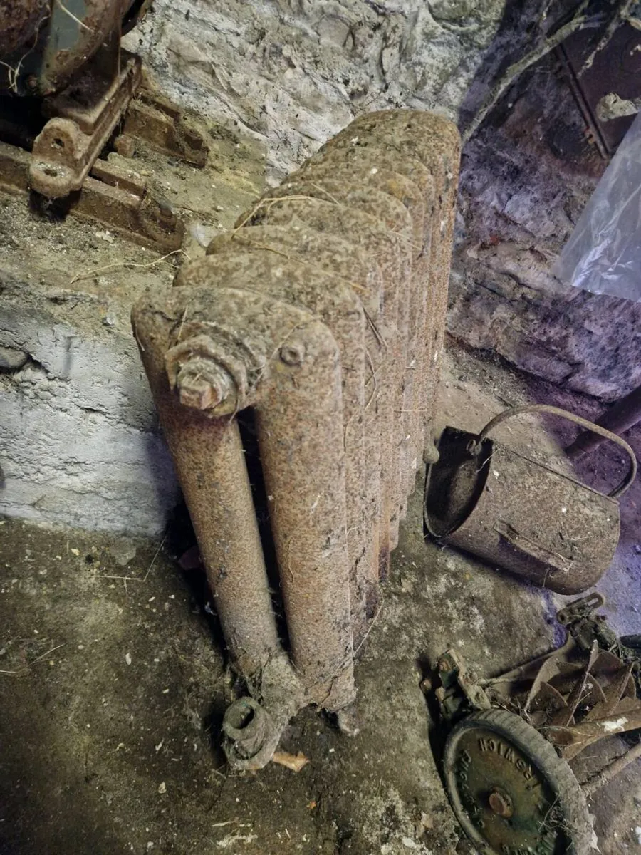 3x Cast Iron Radiators – Victorian Style - Image 3