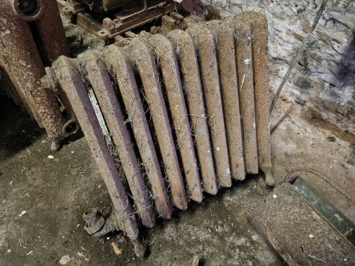 3x Cast Iron Radiators – Victorian Style - Image 4