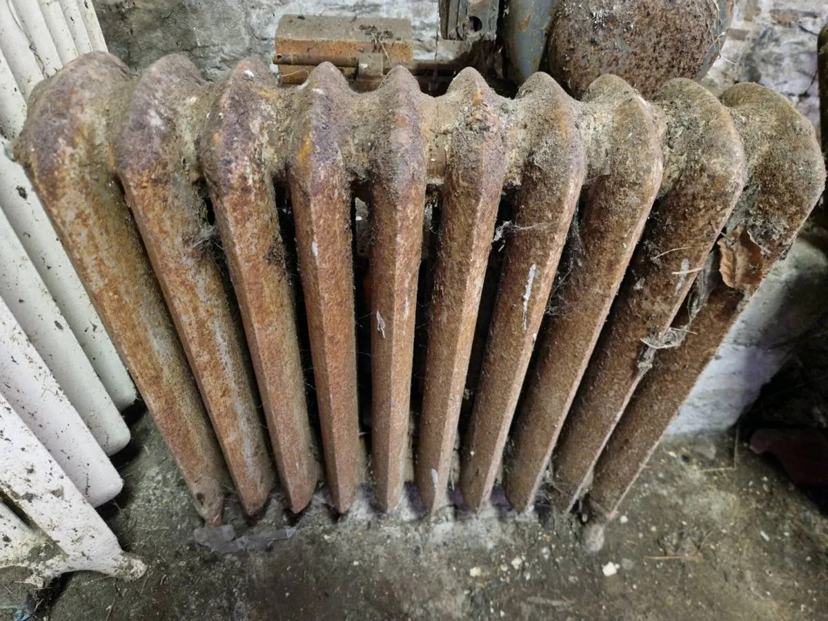 3x Cast Iron Radiators – Victorian Style - Image 2