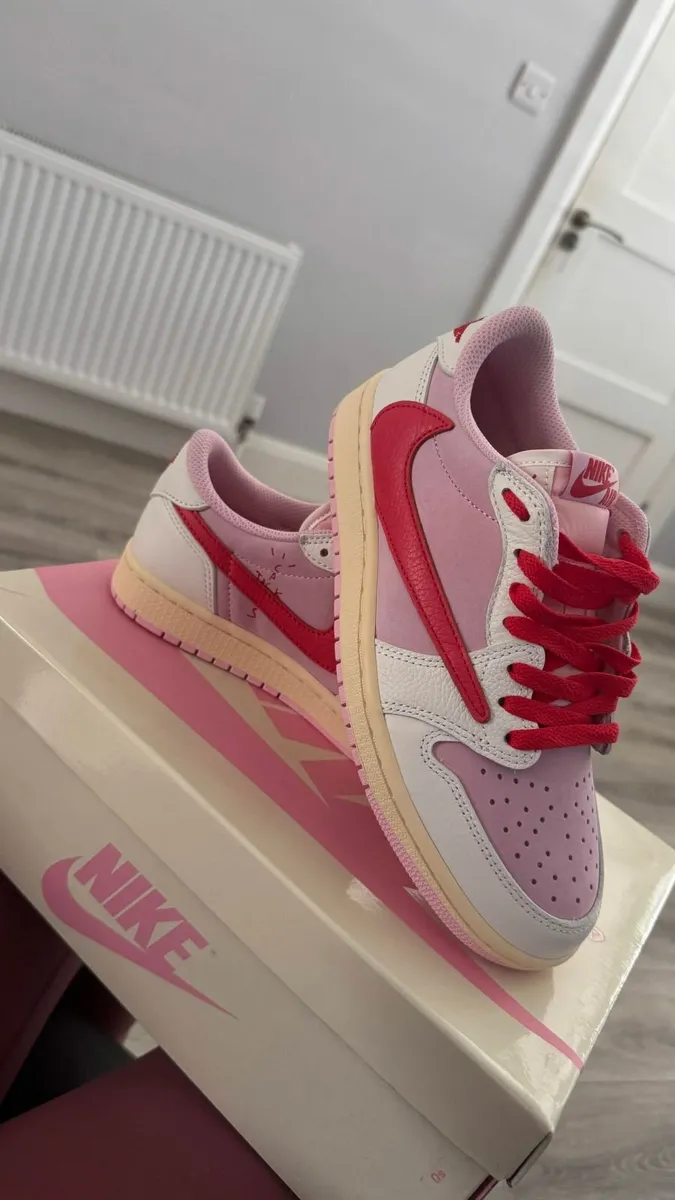 Air Jordan 1 Low x Travis Scott - Image 1
