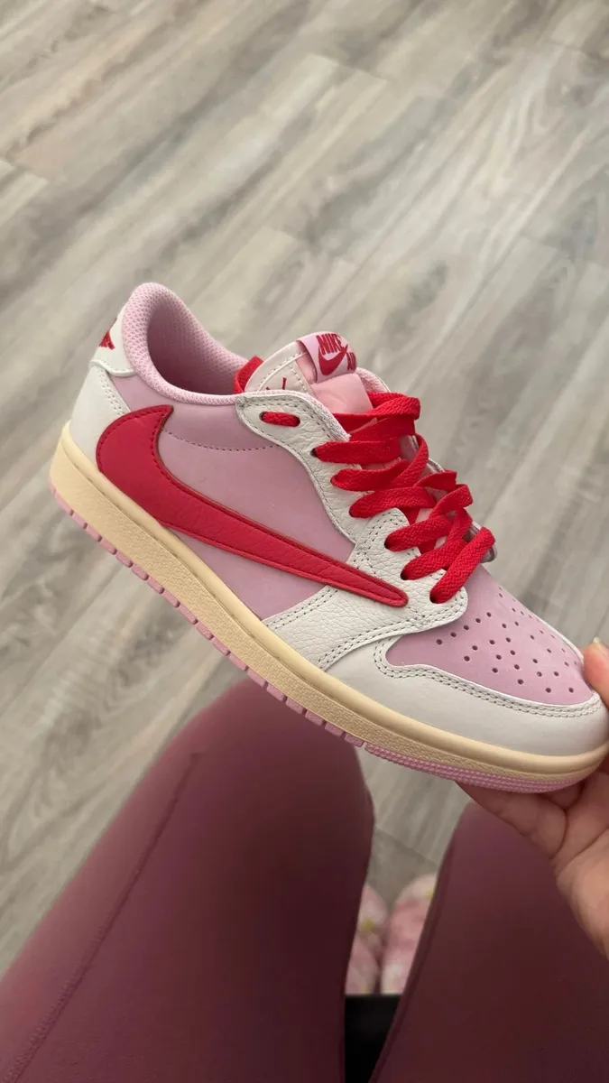 Air Jordan 1 Low x Travis Scott - Image 2