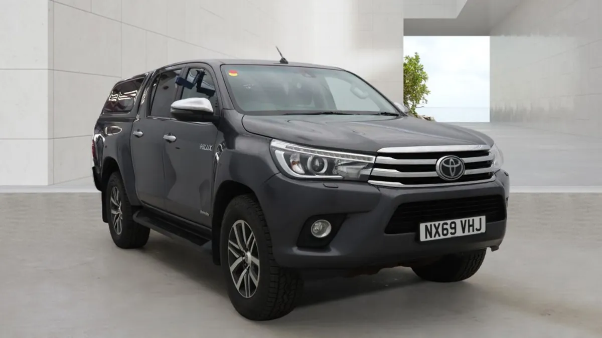 Toyota Hilux 2.4 D-4D Invincible Auto 4WD - Image 1