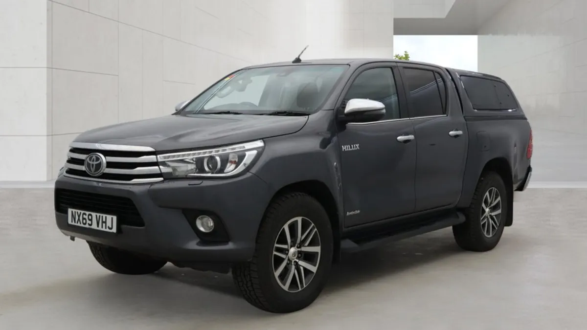 Toyota Hilux 2.4 D-4D Invincible Auto 4WD - Image 2