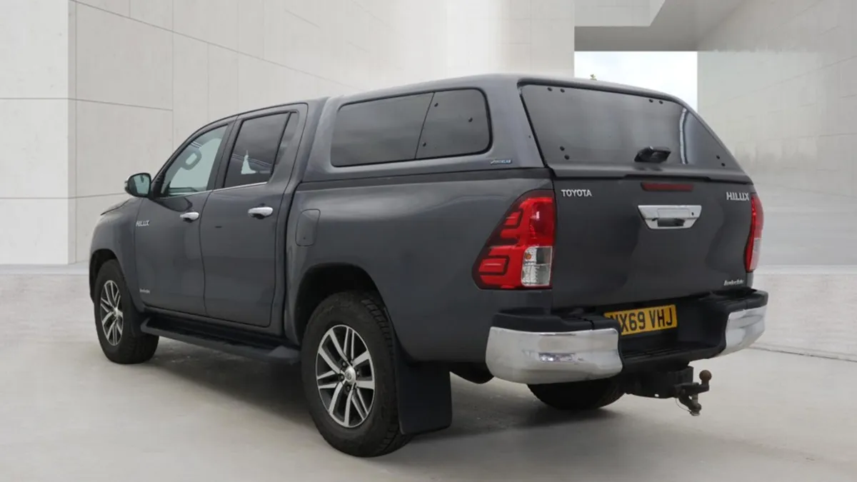 Toyota Hilux 2.4 D-4D Invincible Auto 4WD - Image 3