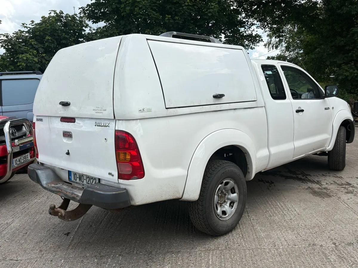 Toyota Hilux 2010 - Image 2