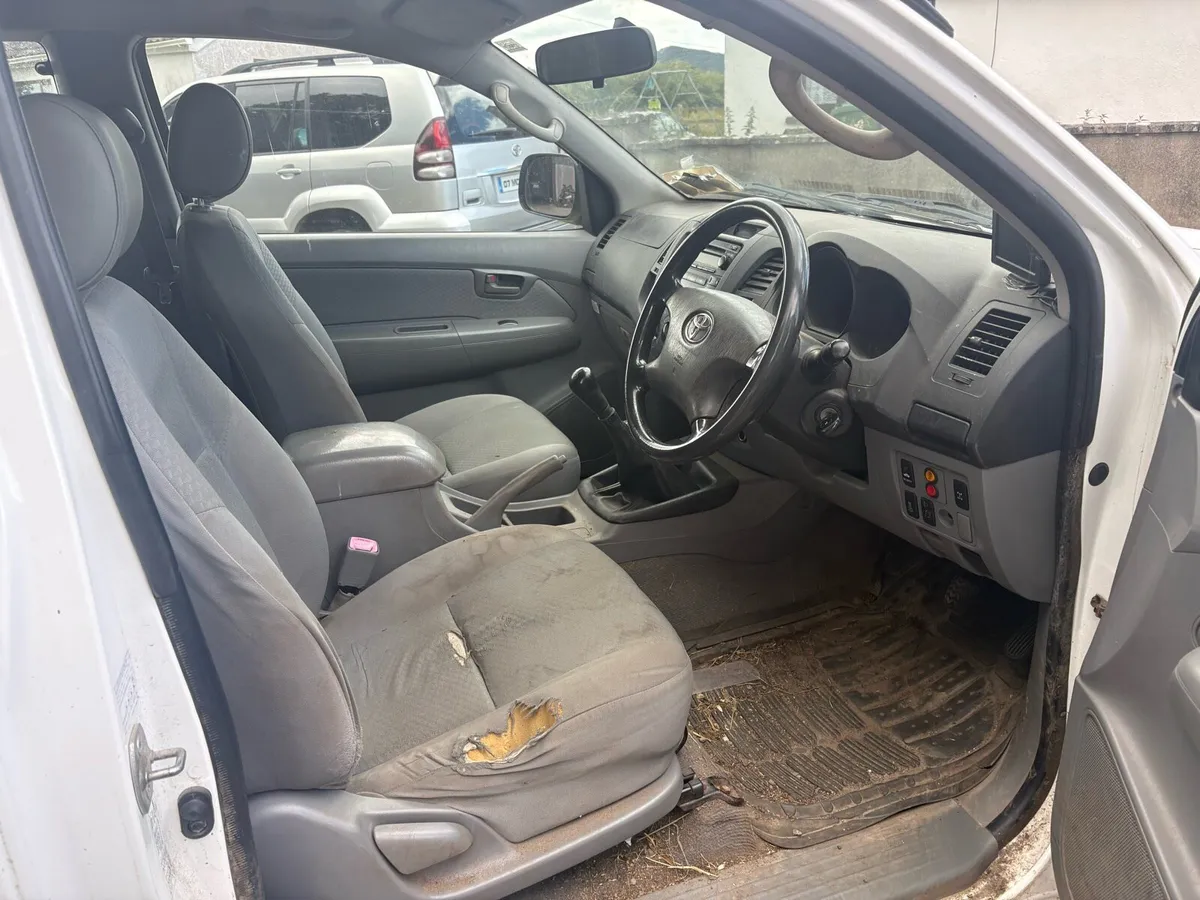 Toyota Hilux 2010 - Image 3