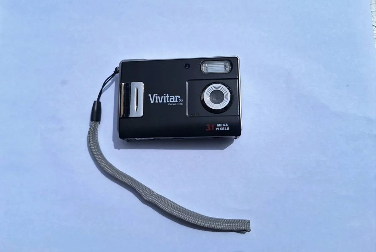 Vivitar Vivicam 3188 3.1MP Digital Camera - Image 1