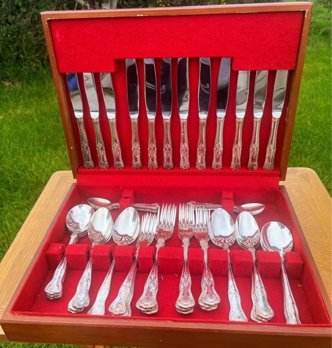 44 piece cutlery set - Image 1