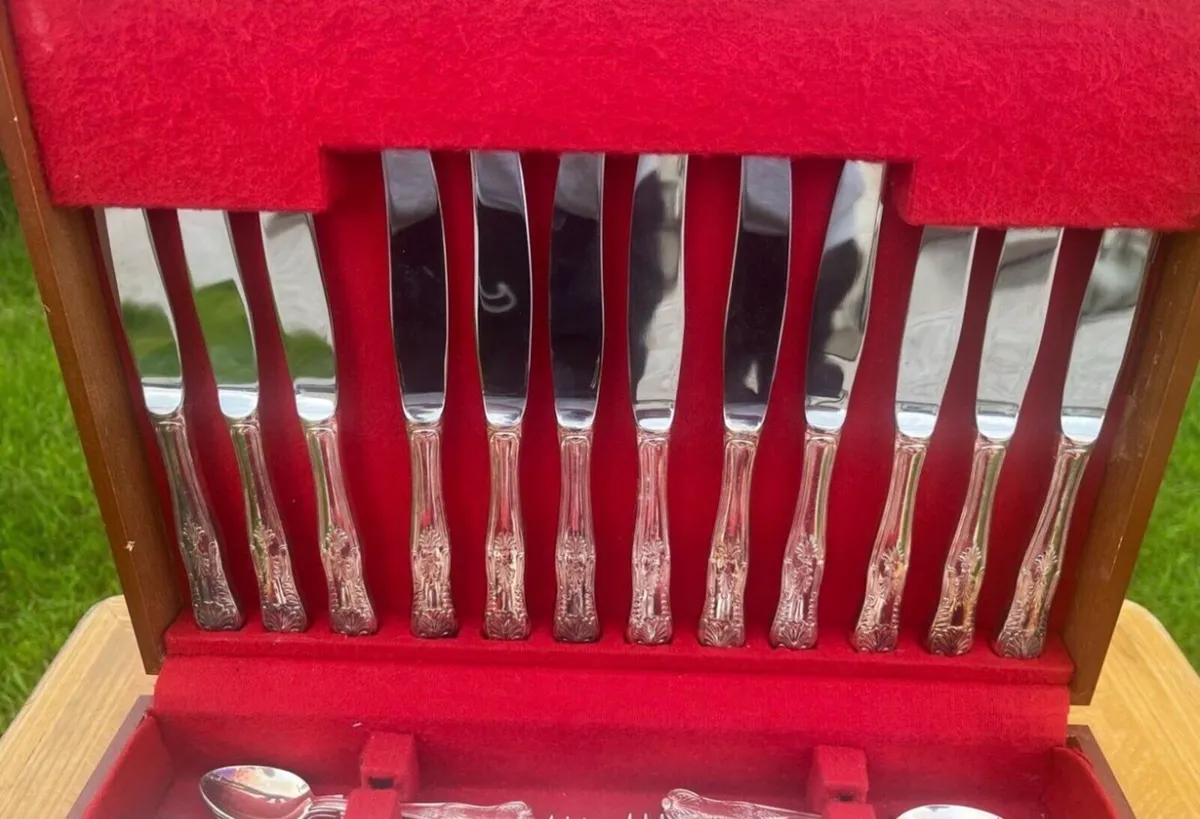 44 piece cutlery set - Image 2
