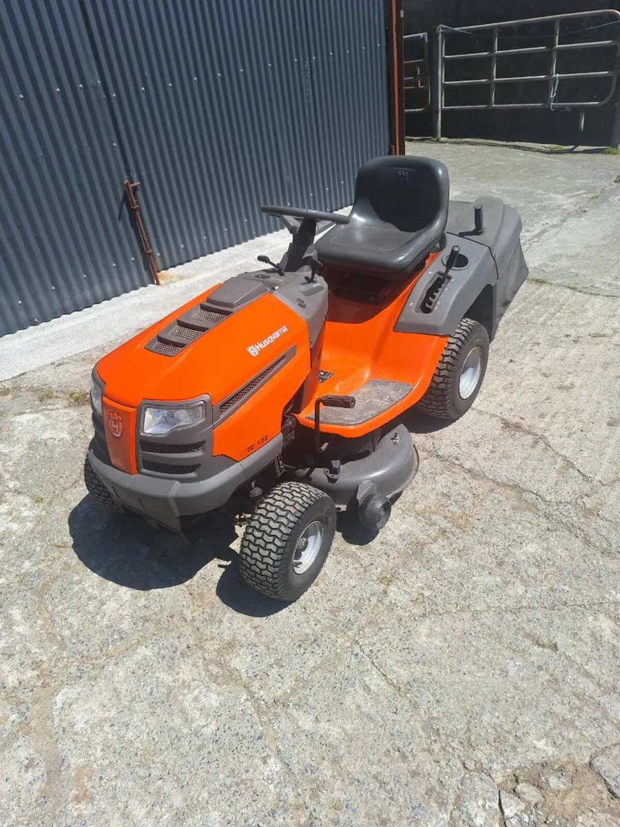 Ride on lawnmower - Image 1